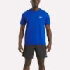 Herre-T-shirt med lille logo, rund hals og korte ærmer