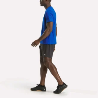 Herre-T-shirt med lille logo, rund hals og korte ærmer