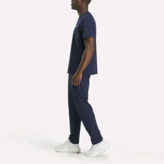 Herre-T-shirt med lille logo, rund hals og korte ærmer