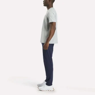 Herre-T-shirt med lille logo, rund hals og korte ærmer