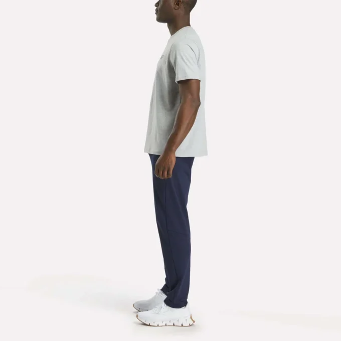 Herre-T-shirt med lille logo, rund hals og korte ærmer
