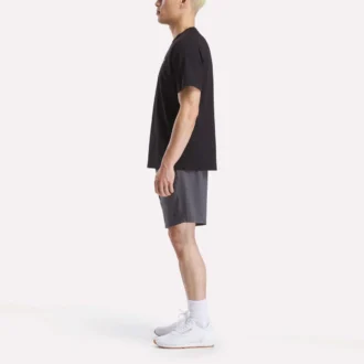 Herre-T-shirt med lille logo, rund hals og korte ærmer