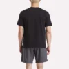 Herre-T-shirt med lille logo, rund hals og korte ærmer