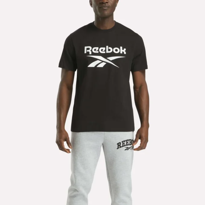 Herre-T-shirt med stort logo og rund hals Herre-T-shirt med stort logo og rund hals