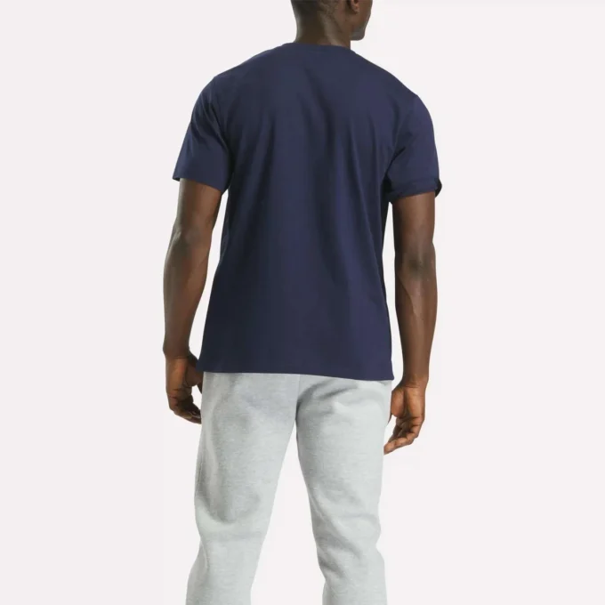 Herre-T-shirt med stort logo og rund hals Herre-T-shirt med stort logo og rund hals