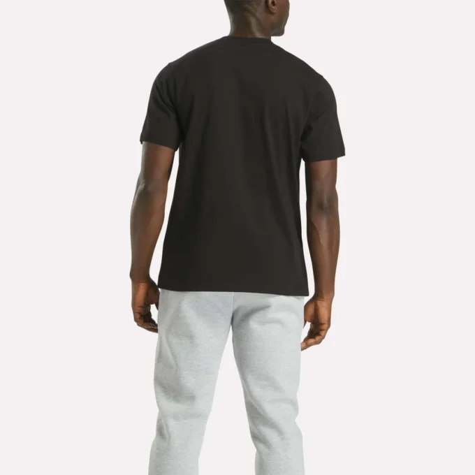 Herre-T-shirt med stort logo og rund hals Herre-T-shirt med stort logo og rund hals