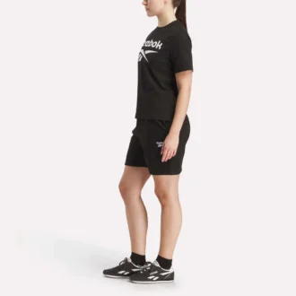 Kortærmet T-shirt med stort logo til kvinder