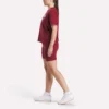 Oversized T-shirt med stort logo og korte ærmer til kvinder Oversized T-shirt med stort logo og korte ærmer til kvinder