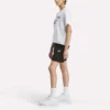 Oversized T-shirt med stort logo og korte ærmer til kvinder Oversized T-shirt med stort logo og korte ærmer til kvinder