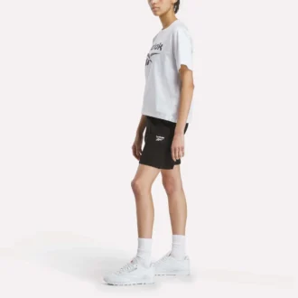 Oversized T-shirt med stort logo og korte ærmer til kvinder