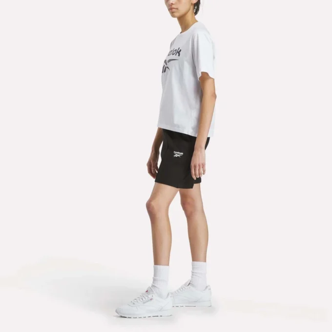 Oversized T-shirt med stort logo og korte ærmer til kvinder Oversized T-shirt med stort logo og korte ærmer til kvinder