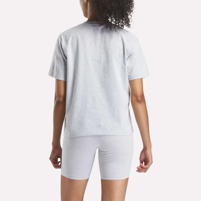 Oversized T-shirt med stort logo og korte ærmer til kvinder Oversized T-shirt med stort logo og korte ærmer til kvinder
