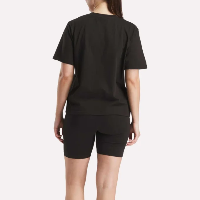Oversized T-shirt med stort logo og korte ærmer til kvinder Oversized T-shirt med stort logo og korte ærmer til kvinder