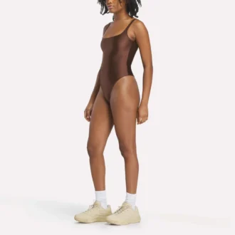 Reebok x Angel Reese Bodysuit til kvinder