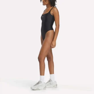 Reebok x Angel Reese Bodysuit til kvinder